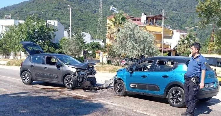 Erdek’te iki araç kafa kafaya çarpıştı: 5 yaralı