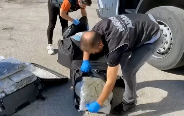 valizlerden-55-kilo-uyusturucu-cikti-arkadasim-rica-etti-dedi-1760946665500.jpg