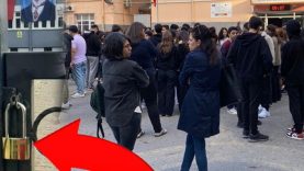 Gençler Ata’ya saygı için kilidi kırdı