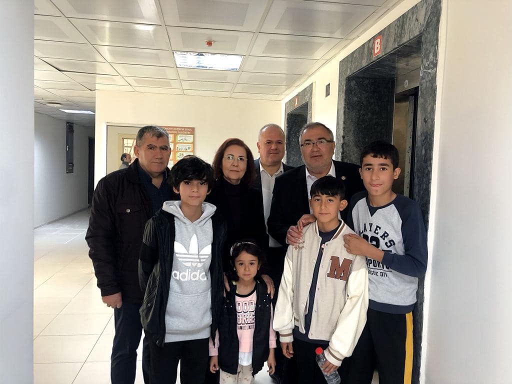 CHP’Lİ BÜLBÜL NAZİLLİ’DE DEPREMZEDELERİ ZİYARET ETTİ