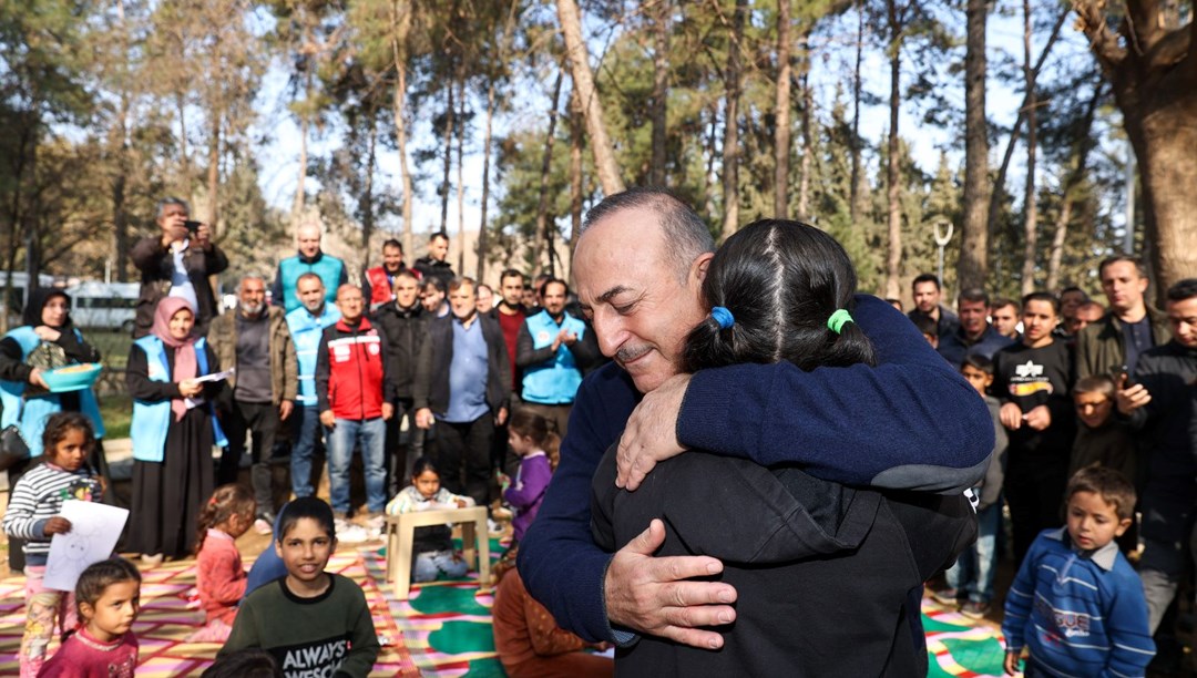 Dışişleri Bakanı Çavuşoğlu Kahramanmaraş’ta deprem sonrası çalışmaları inceledi