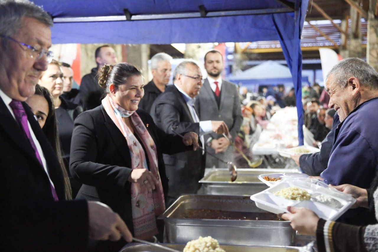 Aydın Büyükşehir Karacasu’da iftar sofrası kurdu