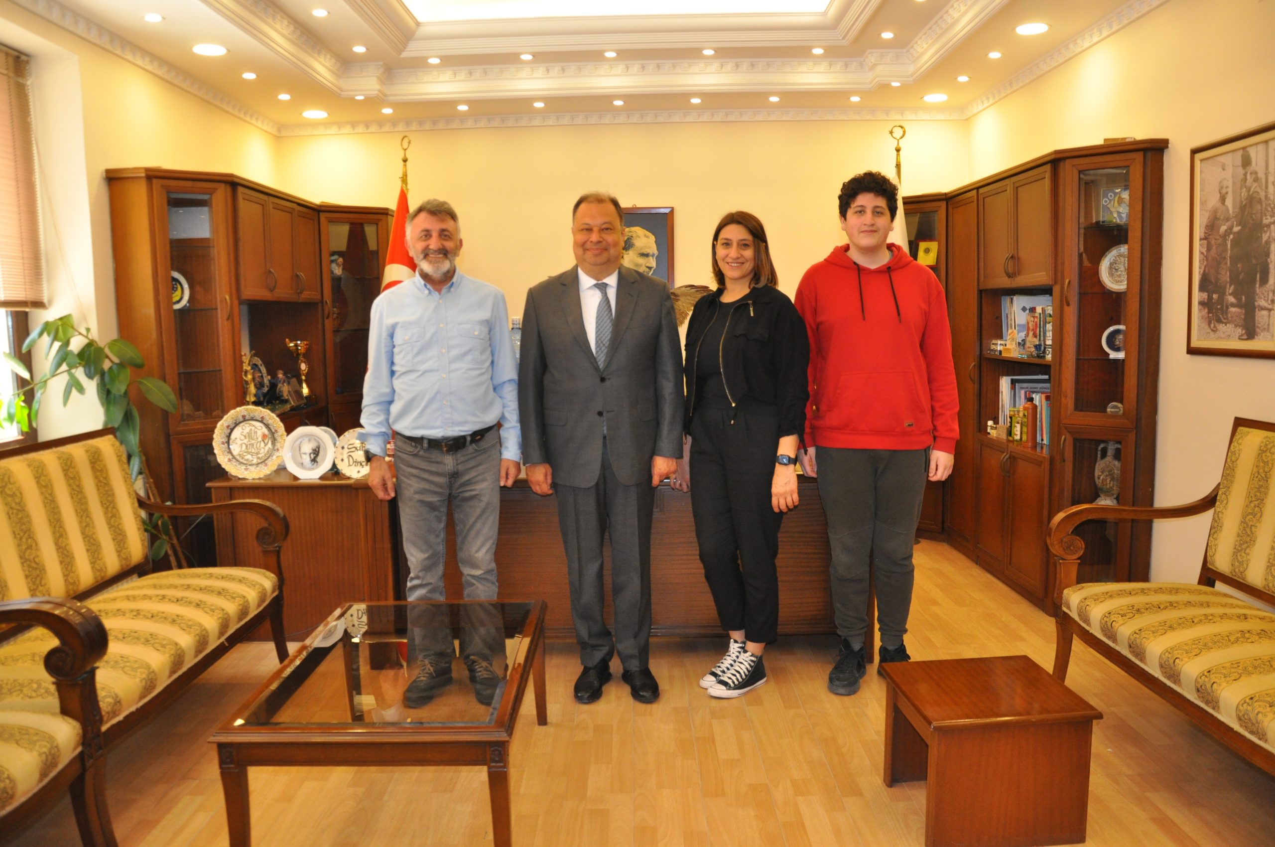 CUMHURİYET OTELİ,İLK MİSAFİRLERİNİ AĞIRLADI