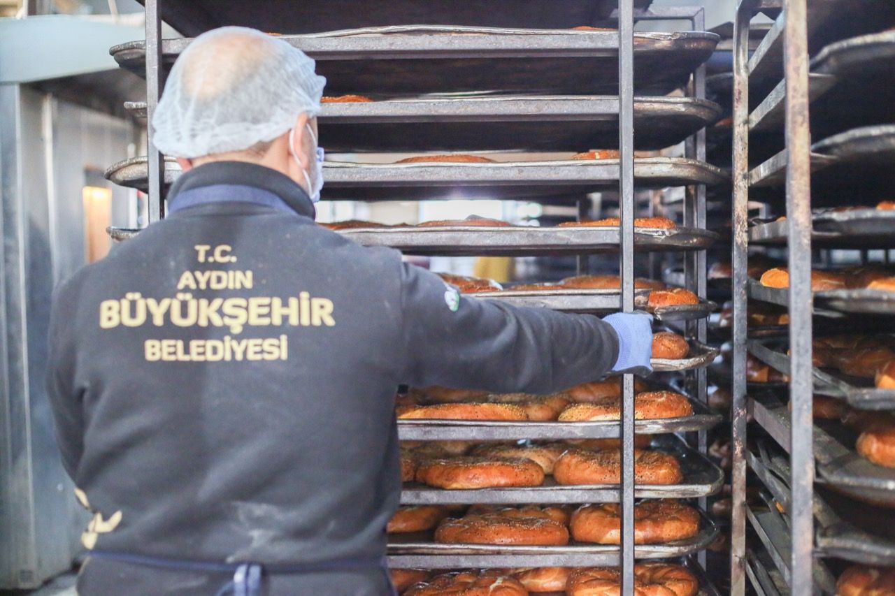 Aydın BŞB’nin Halk Ekmek satış noktalarına vatandaşlardan yoğun talep