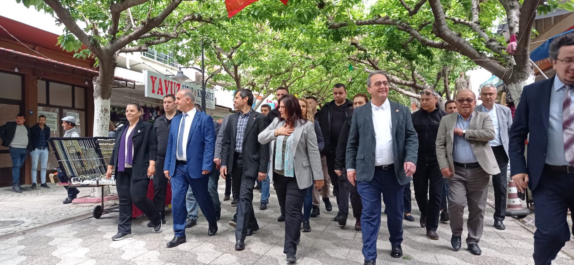 CHP’li Tezcan: Bizler 15 Mayıs’ta Türkiye’de yoksulluğu nasıl bitireceğimizi planlıyoruz