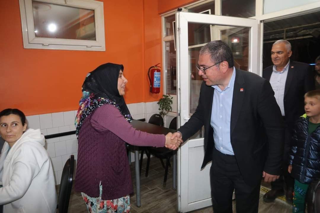 CHP’li Karakoz karınca gibi çalışıyor