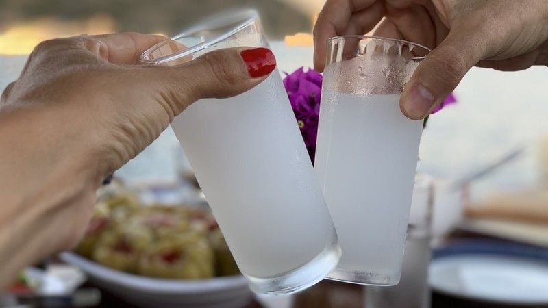 Rakıya yine zam geldi