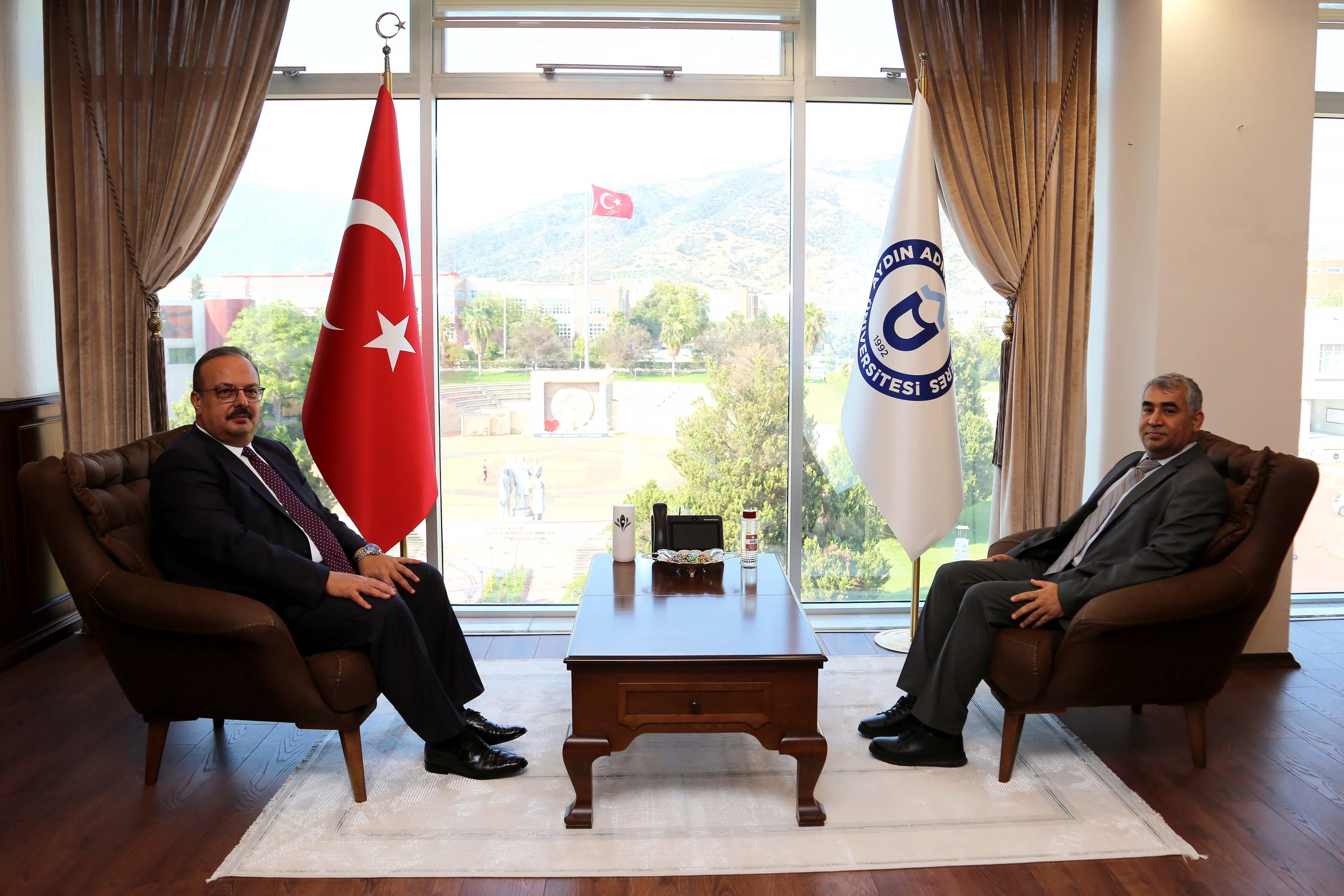 Rektör Kent, Vali Yakup Canbolat’ı Makamında Ağırladı