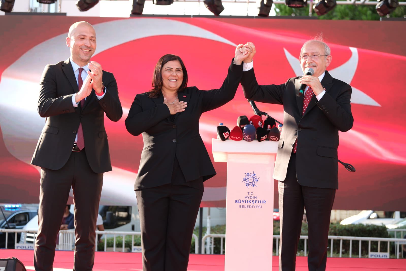 Kılıçdaroğlu: “Özlem Başkanın Hizmetleri Göz Dolduruyor. Görevine devam edecek!”