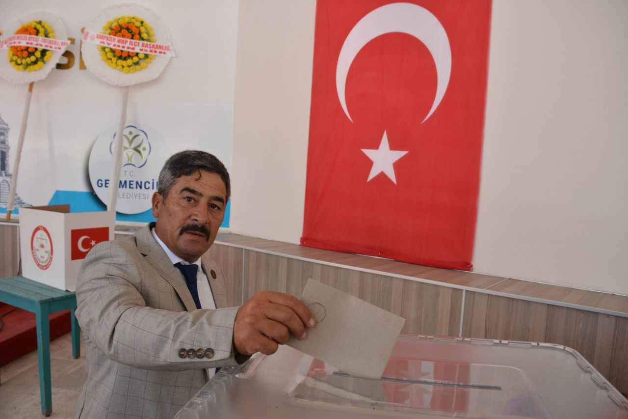 Germencik MHP’de Ulutaş güven tazeledi