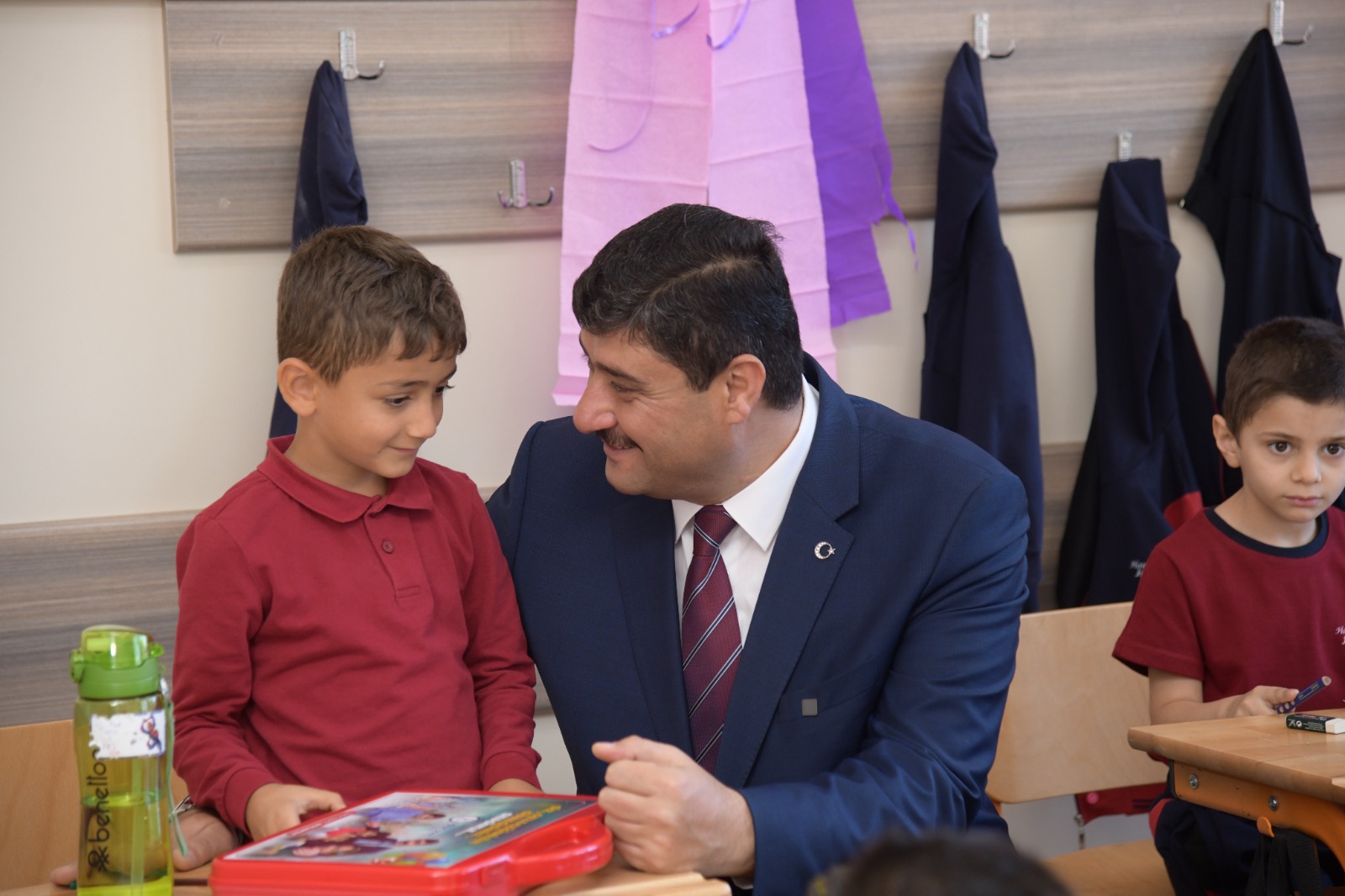 KIRTASİYE SETLERİ YİNE BAŞKAN OĞUZ’DAN