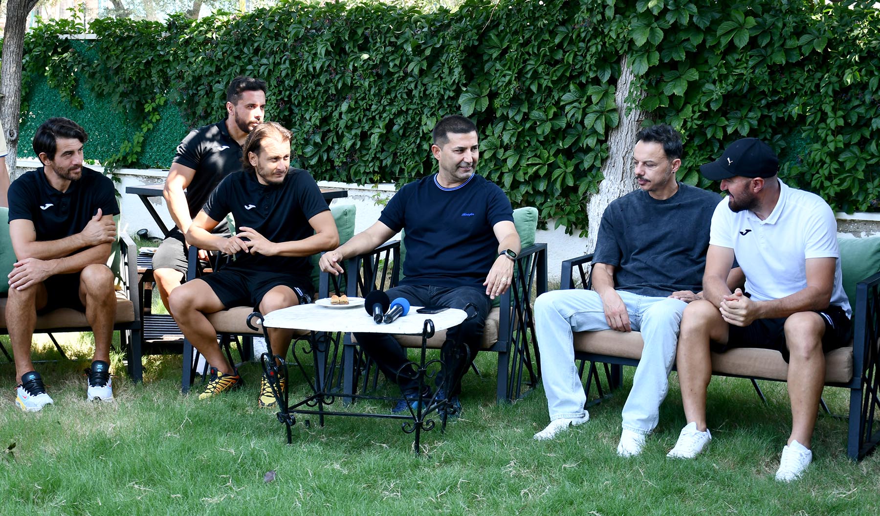 BAŞKAN ÖMER GÜNEL: “GENÇLERİMİZİN GELECEĞİ İÇİN KUŞADASISPOR’A SAHİP ÇIKALIM”