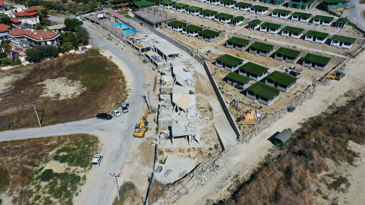 Kuşadası Belediyesi kaçak yapılaşmaya geçit vermiyor
