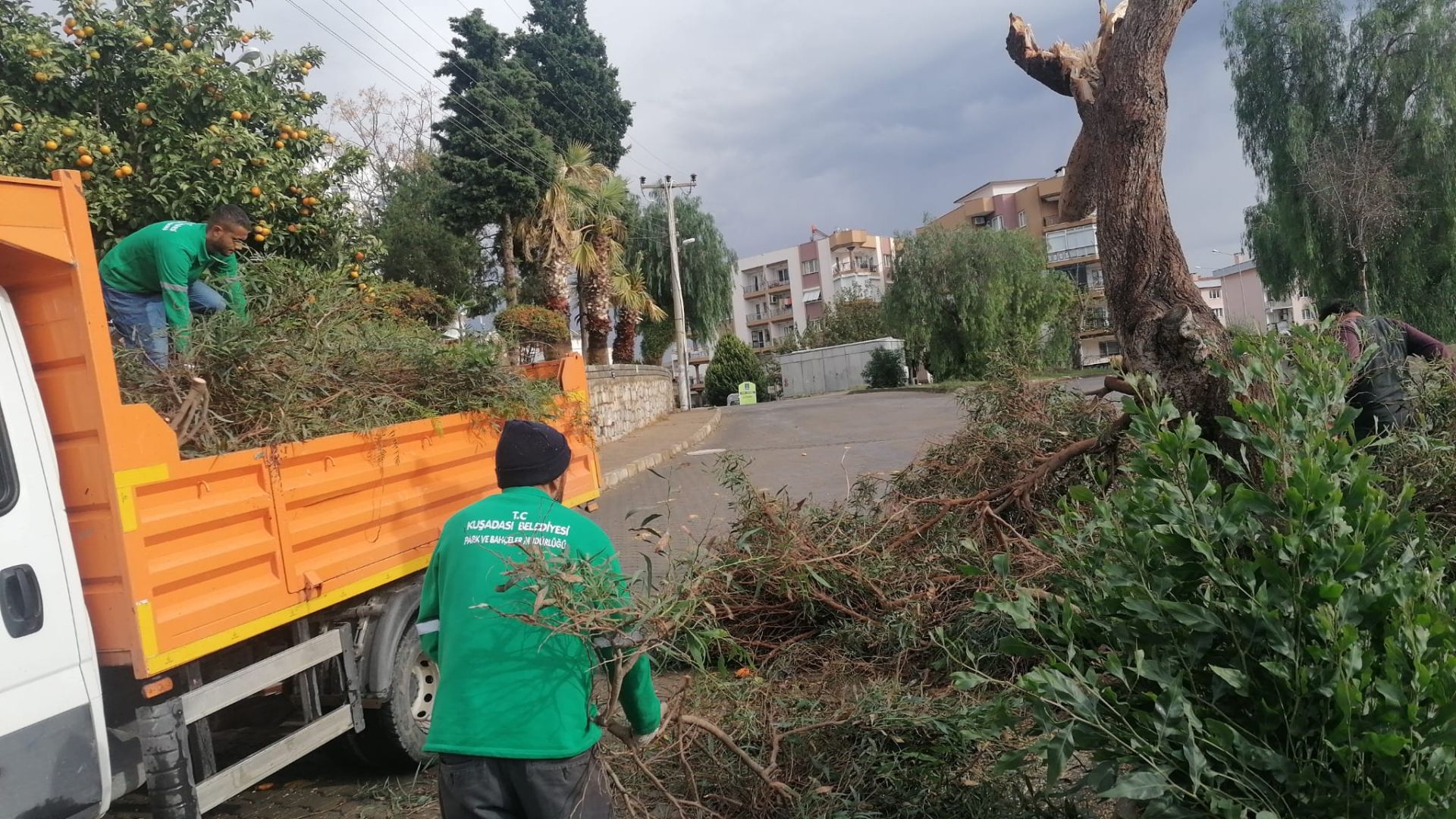 Kuşadası Belediyesi’nin aldığı önlemler ile şiddetli sağanak sorunsuz atlatıldı