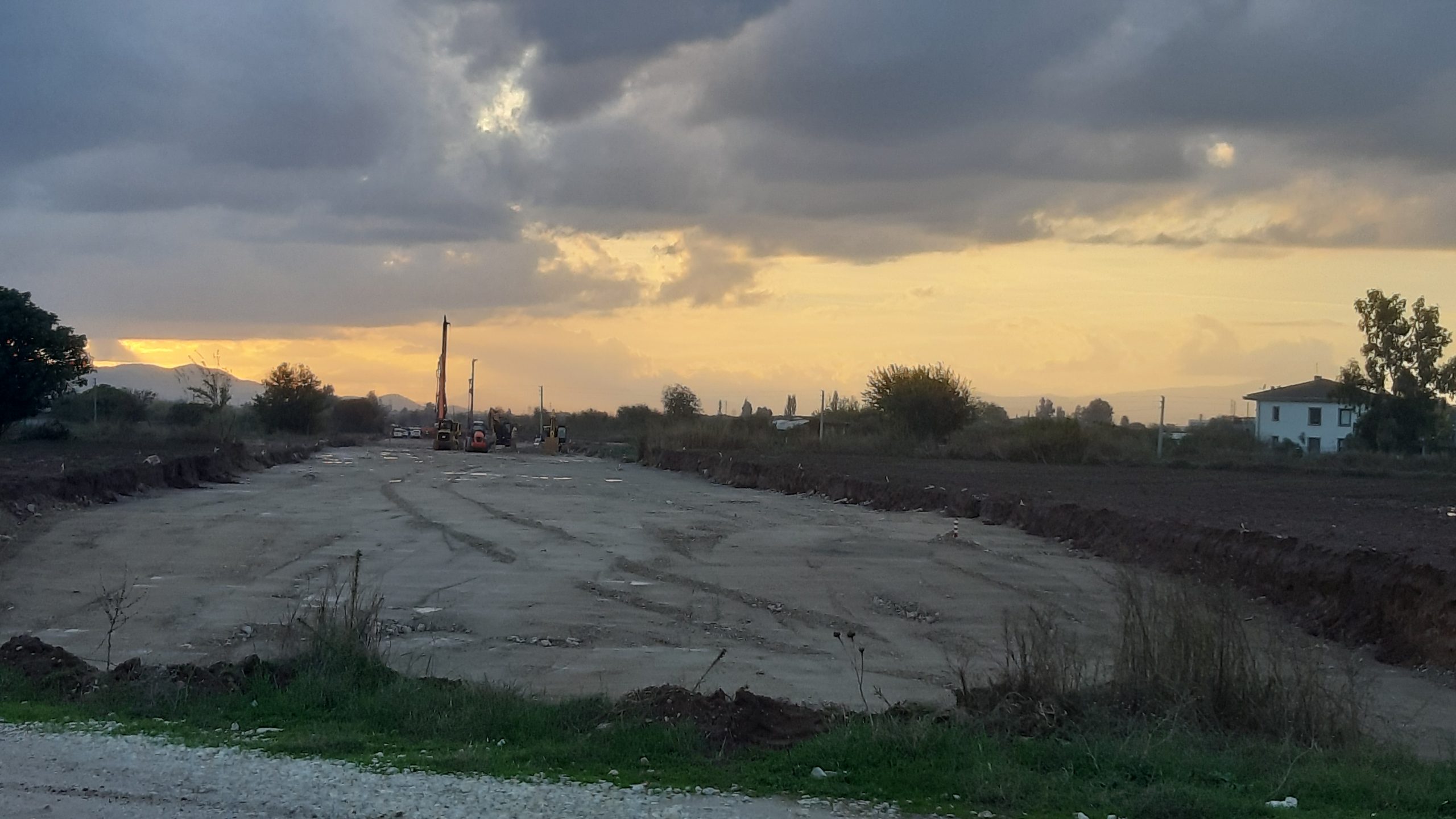 Şehir Hastanesi’ne bağlantı yolunun yapımı devam ediyor