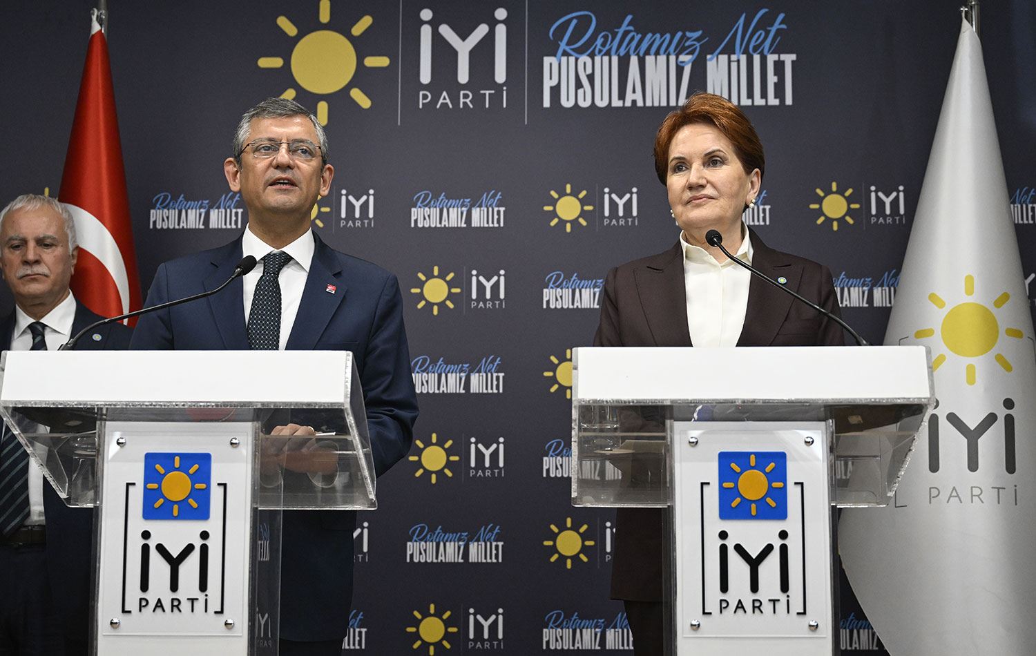 Özgür Özel’den ‘İYİ Parti’ açıklaması: Her iki karara saygılıyız, olumlu olmasını temenni ediyoruz