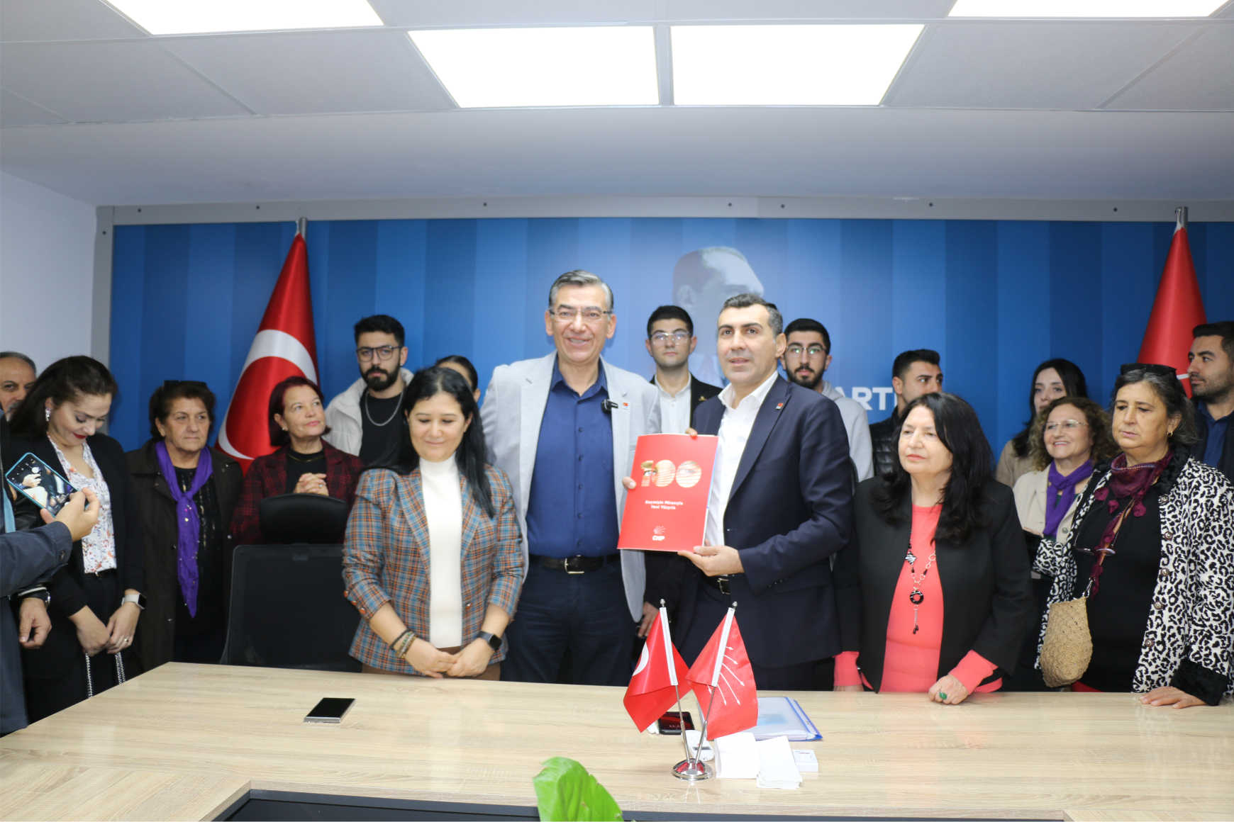 Çukurova İlçe Başkanı Remzi Ümit Atay coşkulu kalabalıkta adaylığını duyurdu: Çukurova Biziz!