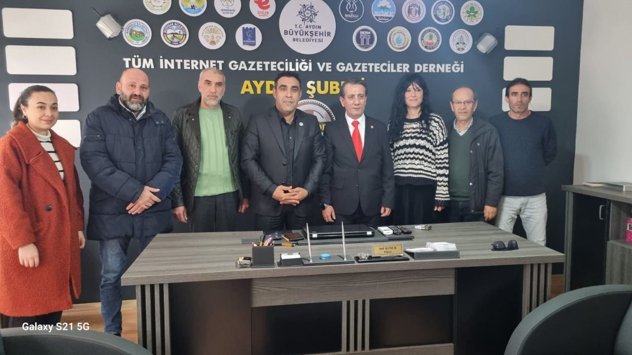 Anıl Yetişkin Efeler’e sevgi aşılıyor