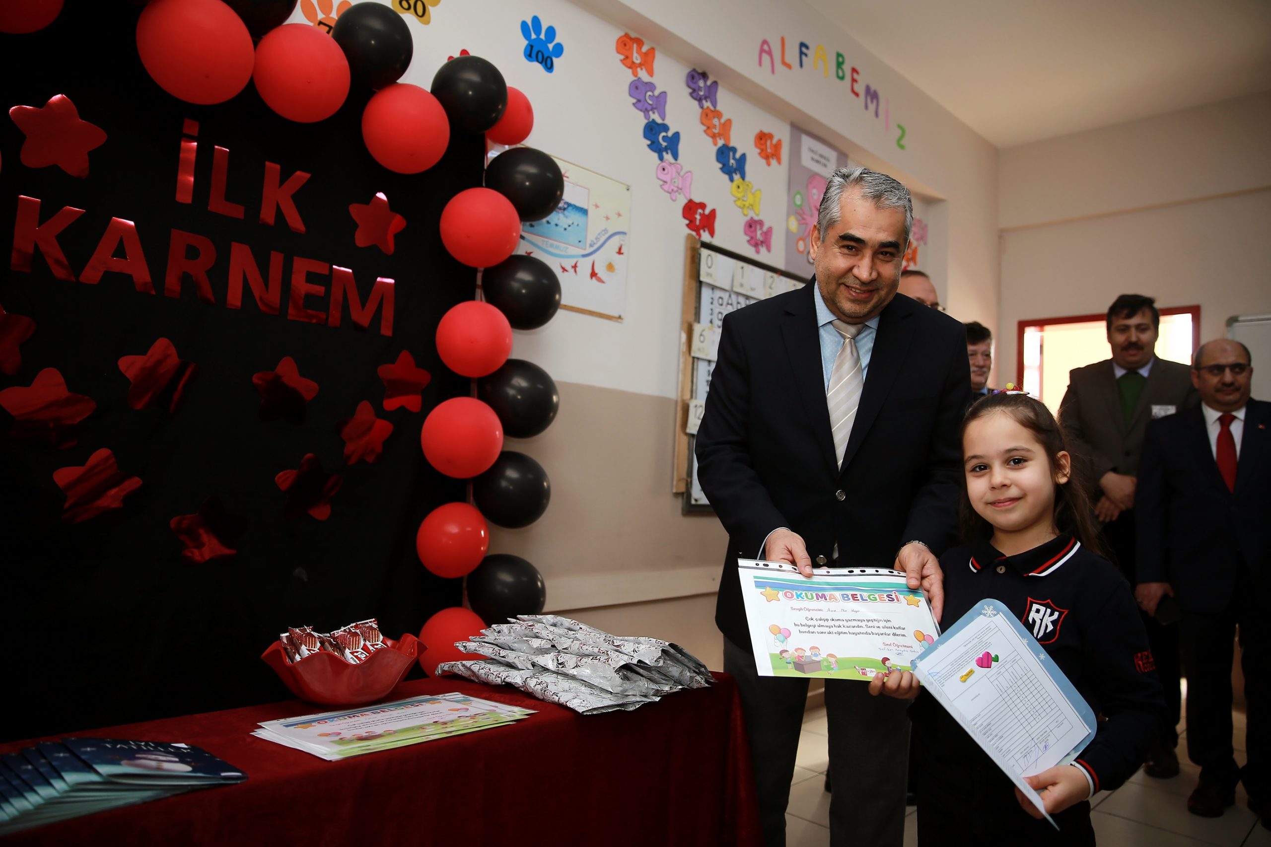 Rektör Kent Öğrencilerin Karne Heyecanına Ortak Oldu