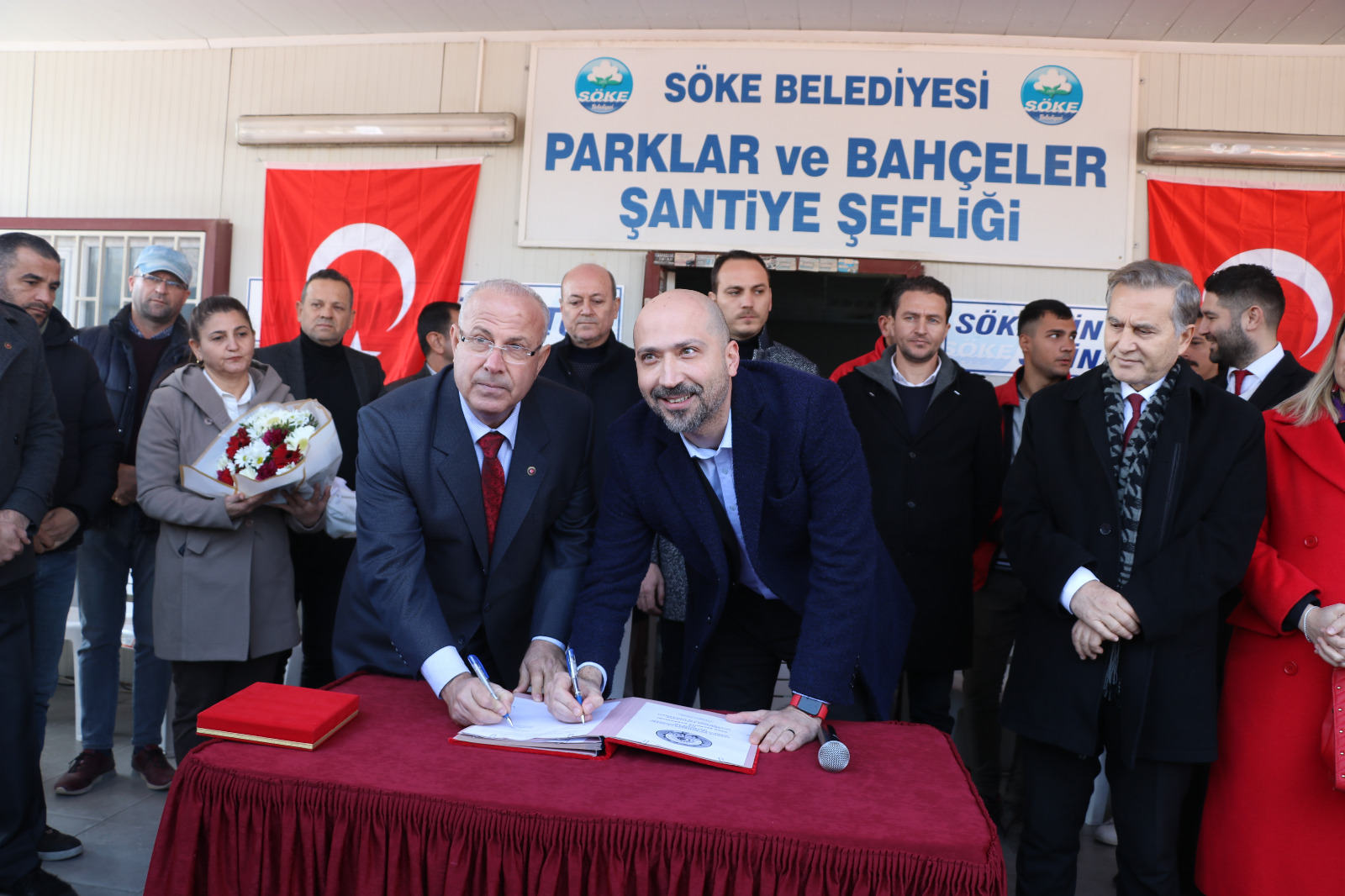Söke Belediyesi İşçilerinden Başkan Arıkan’a davul zurnalı karşılama