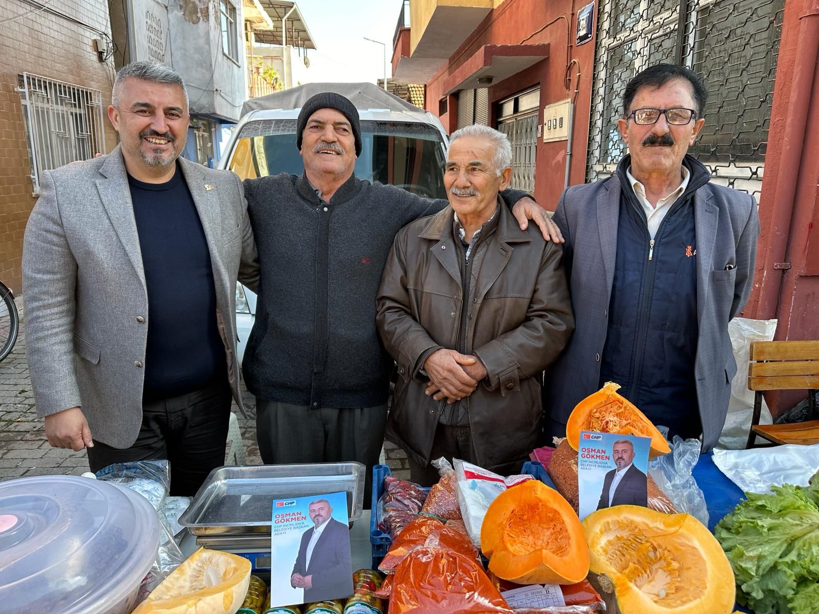 CHP’li Osman Gökmen İncirliova Salı Pazarında Vatandaşla Buluştu