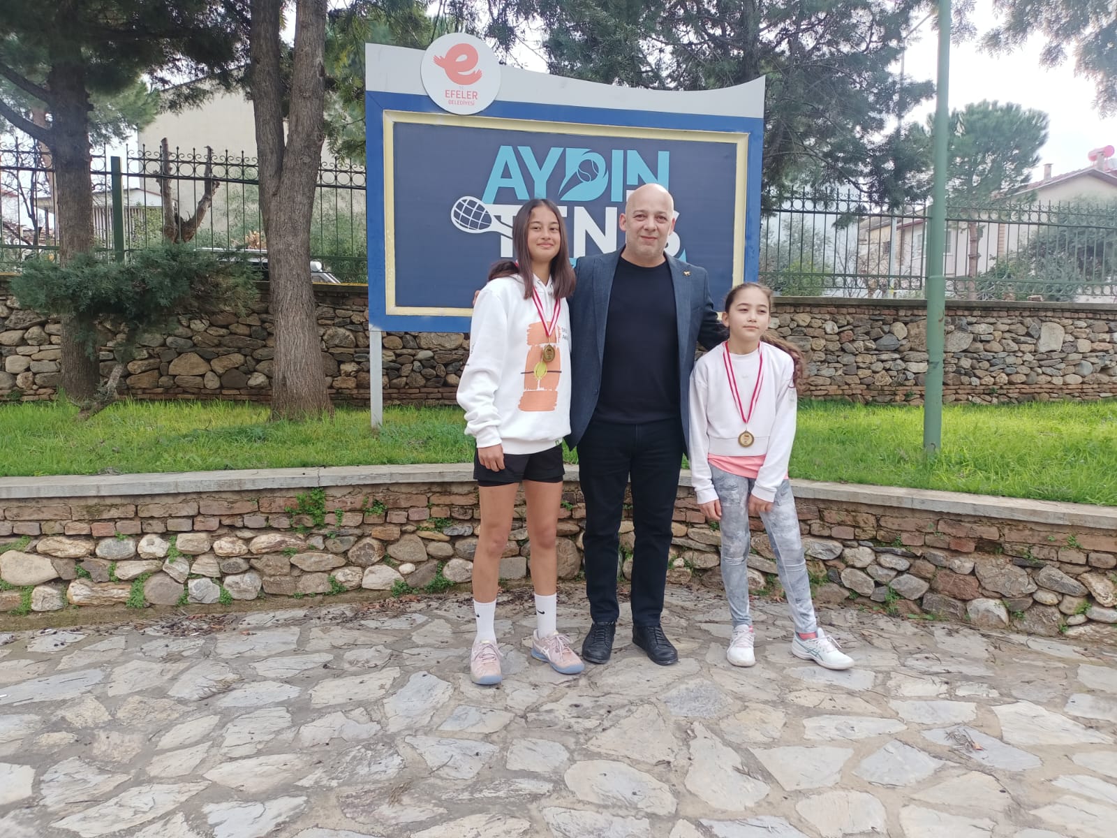 DP’li Hasan Dinçer gençlerin yanında