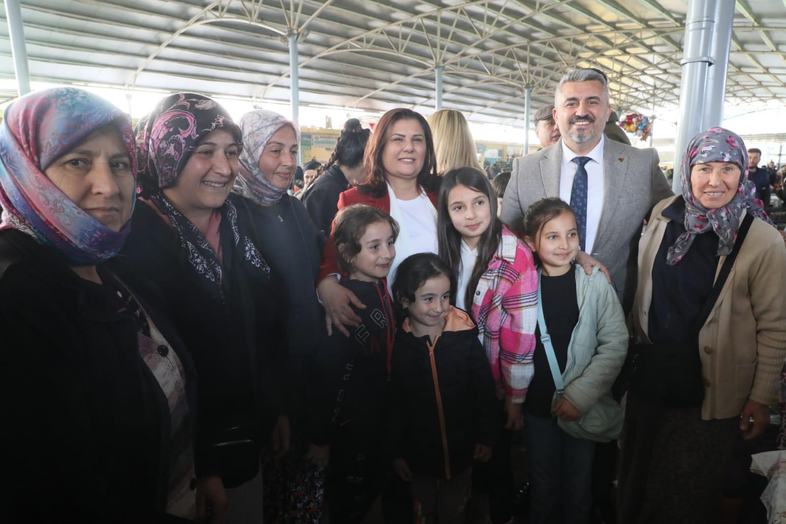 BAŞKAN ÇERÇİOĞLU VE CHP’Lİ OSMAN GÖKMEN İNCİRLİOVA’DA VATANDAŞLA BULUŞTU