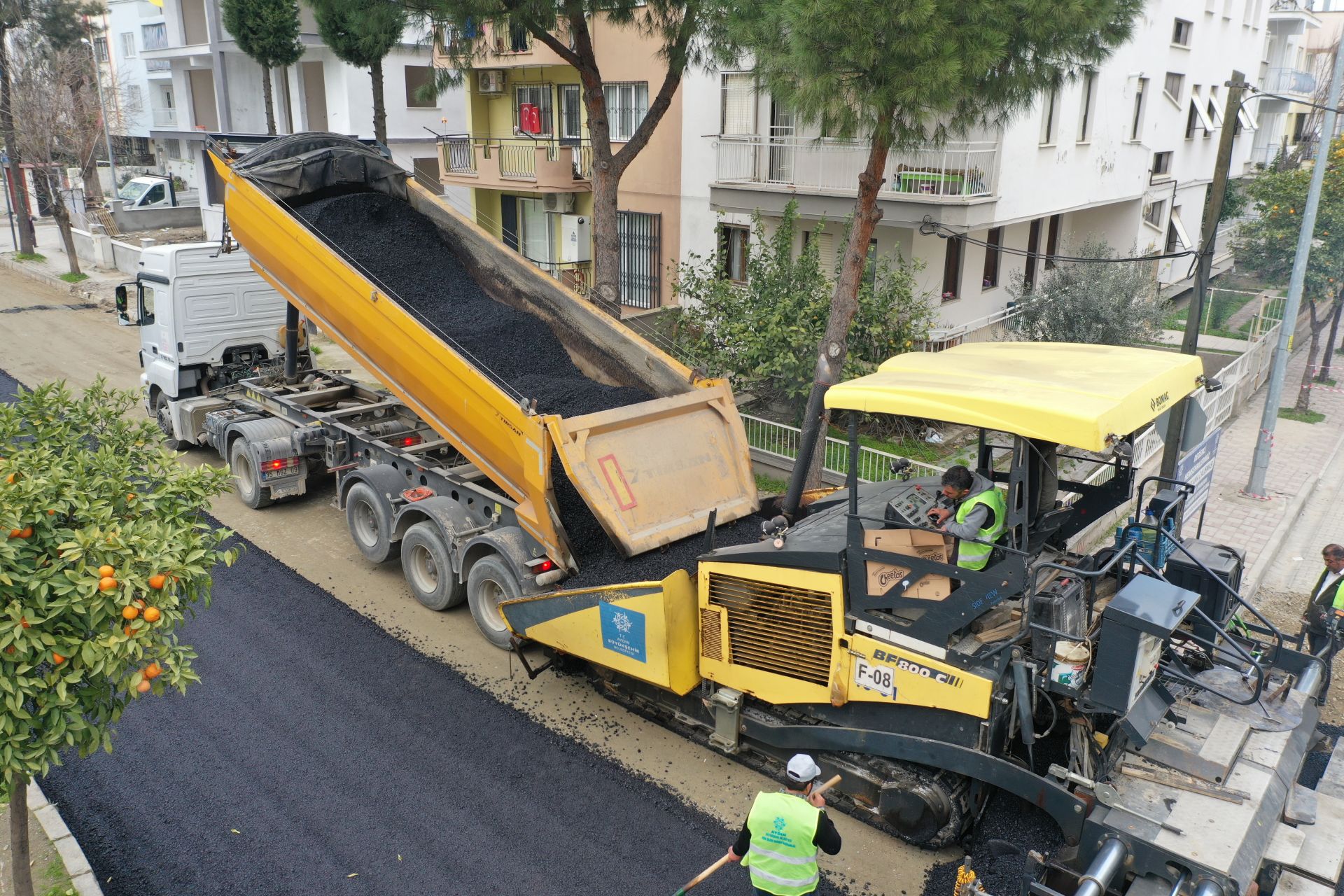 Büyükşehir Belediyesi’nden Efeler’e asfalt hamlesi
