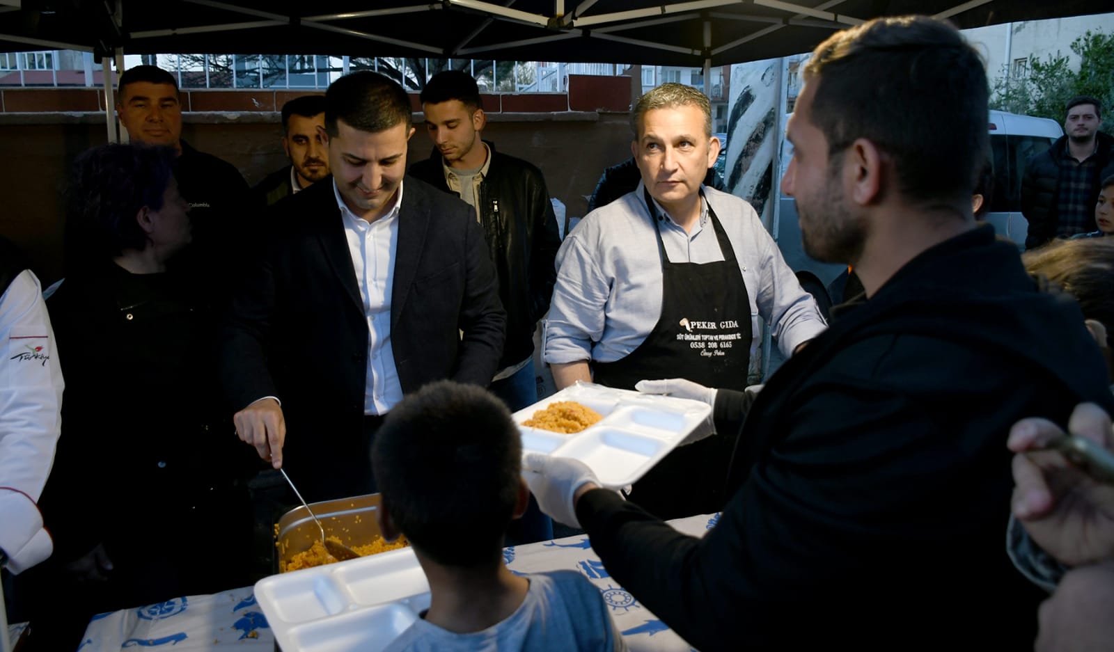 Kuşadası Belediyesi’nden Ramazan Ayı Boyunca 15 Bin Kişilik İftar Yemeği
