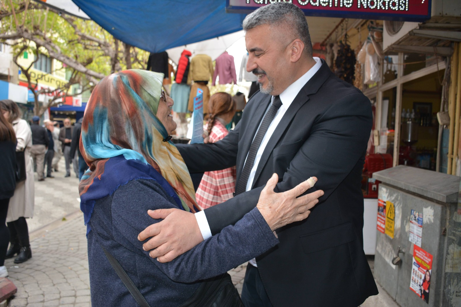 İNCİRLİOVA CHP’Lİ GÖKMENİ BAĞRINA BASIYOR