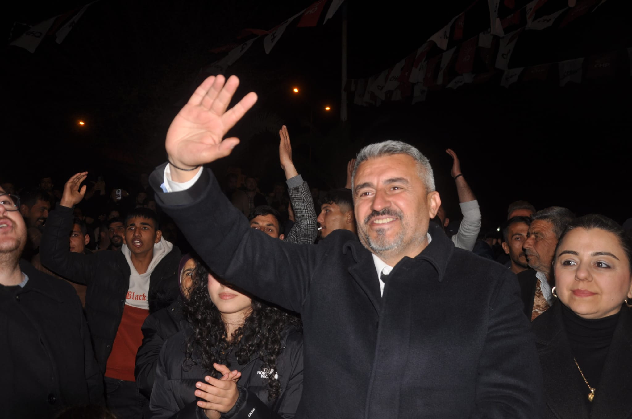 CHP’Lİ OSMAN GÖKMEN’İN KONVOYUNA MÜDAHALE
