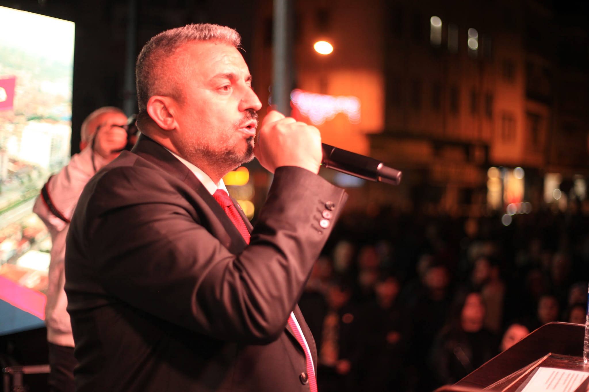 CHP’Lİ GÖKMEN, BAŞKAN KAYA’YA YÜKLENDİ: “AYTEKİN KAYA İNCİRLİOVAYI SATTI”