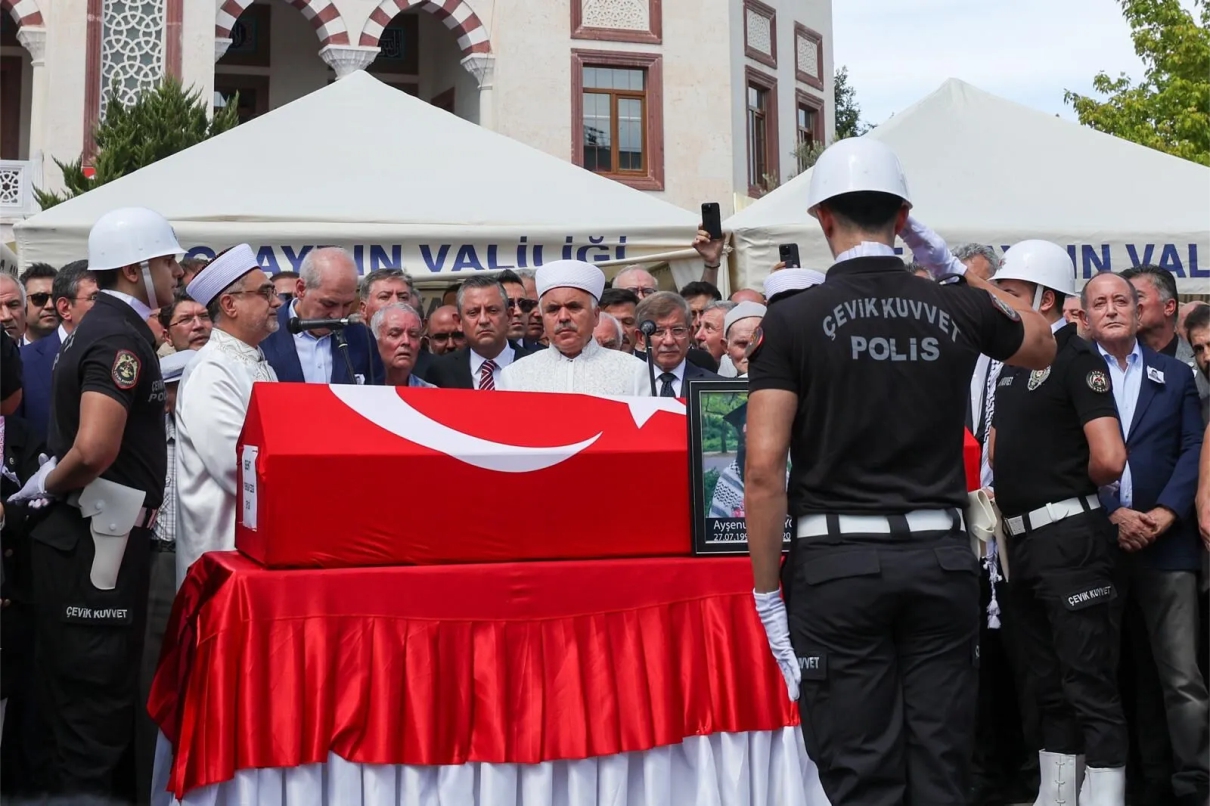 İsrail’in katlettiği Ayşenur, Didim’de tekbirlerle uğurlandı