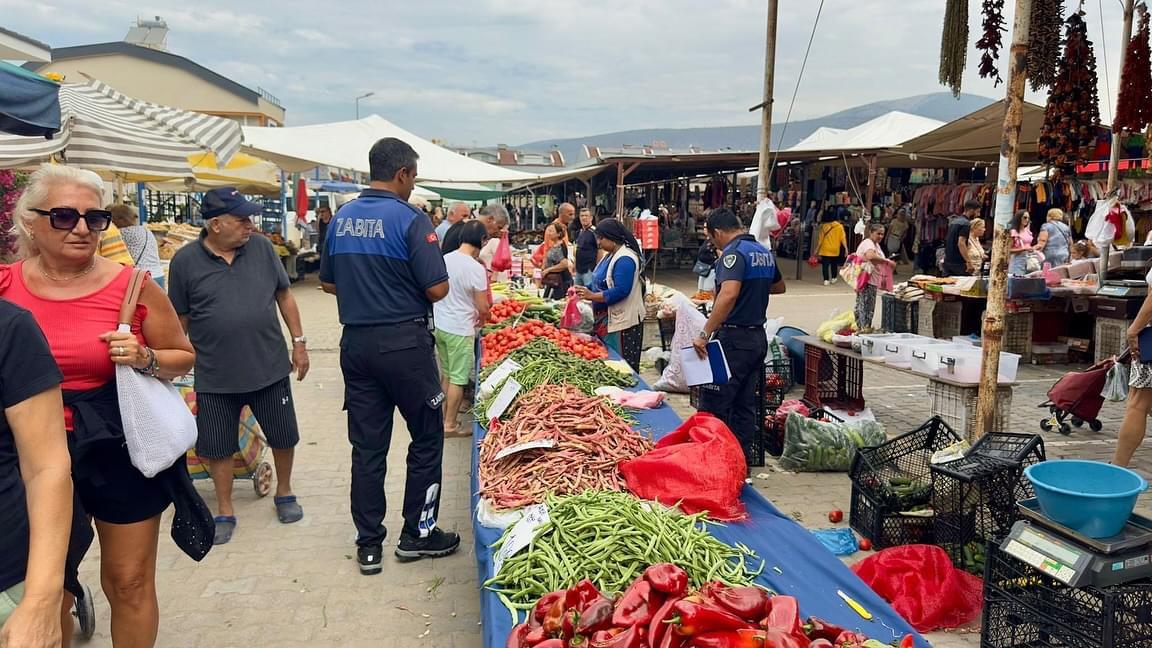 ZABITA EKİPLERİ AKBÜK PAZARINI DENETLEDİ