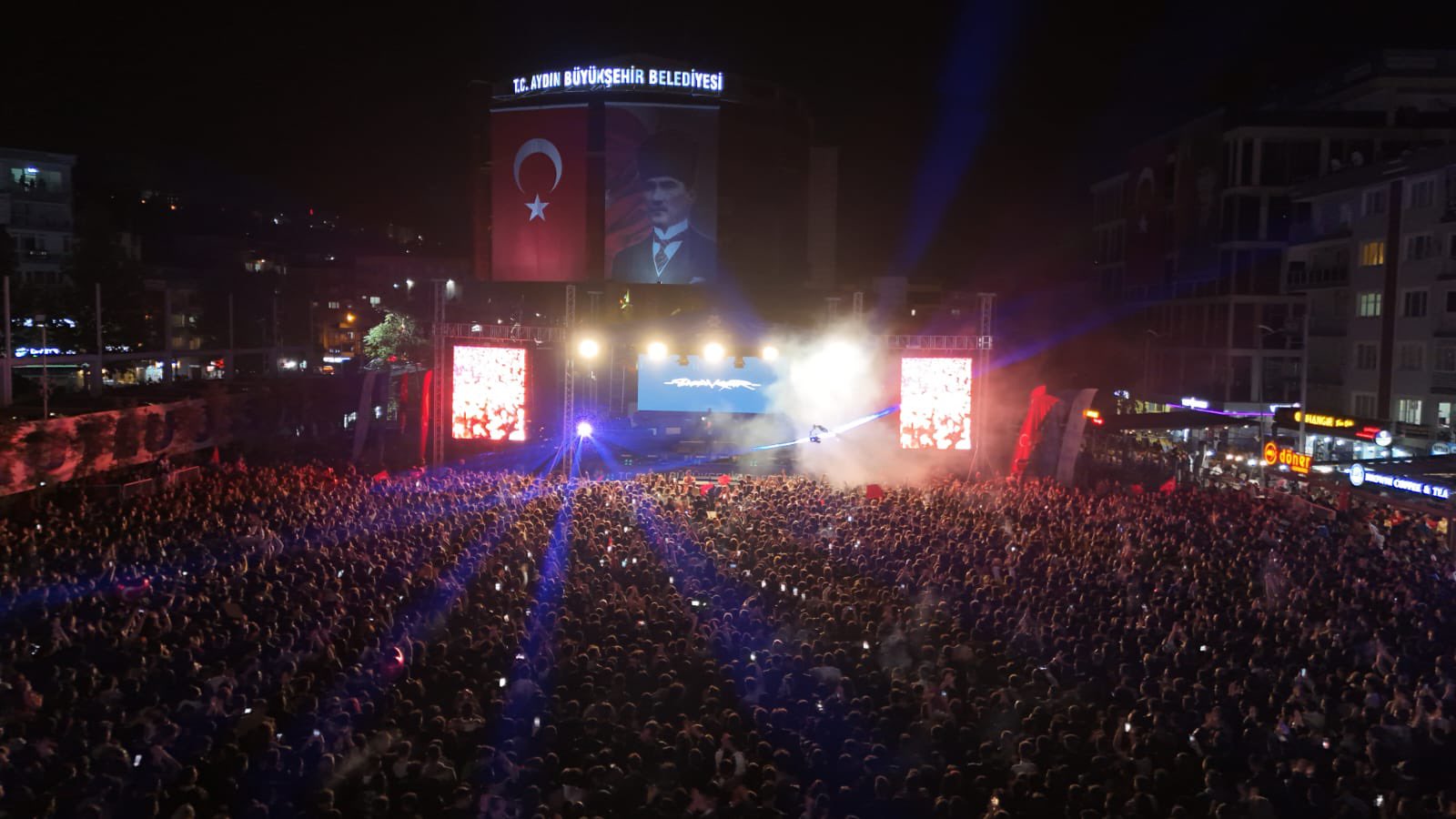Başkan Çerçioğlu Cumhuriyet’in 101’inci yaşında Aydınlıları sevilen sanatçılar ile buluşturdu