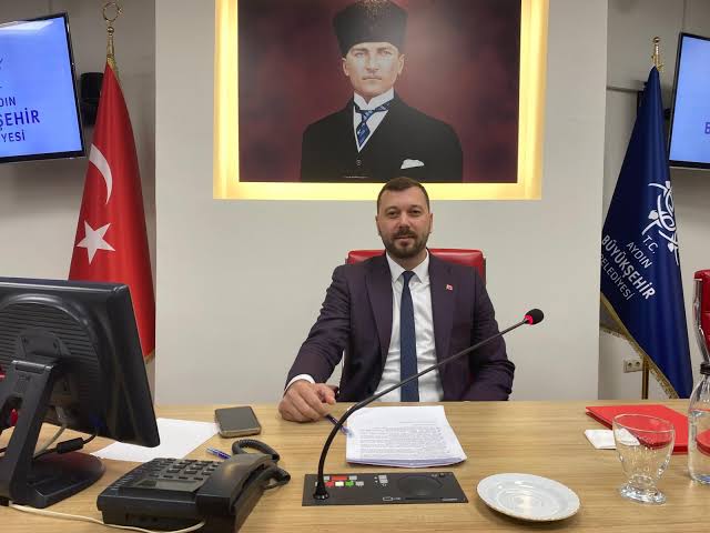 CHP’Lİ MENDERES YENİ YIL MESAJI YAYINLADI