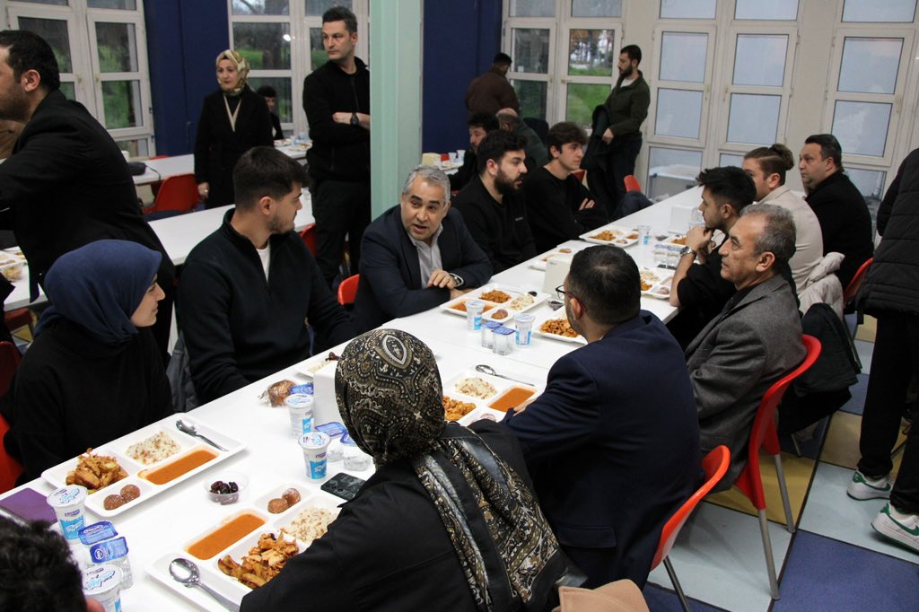 Rektör Kent, iftar sofrasında öğrencilerle buluştu