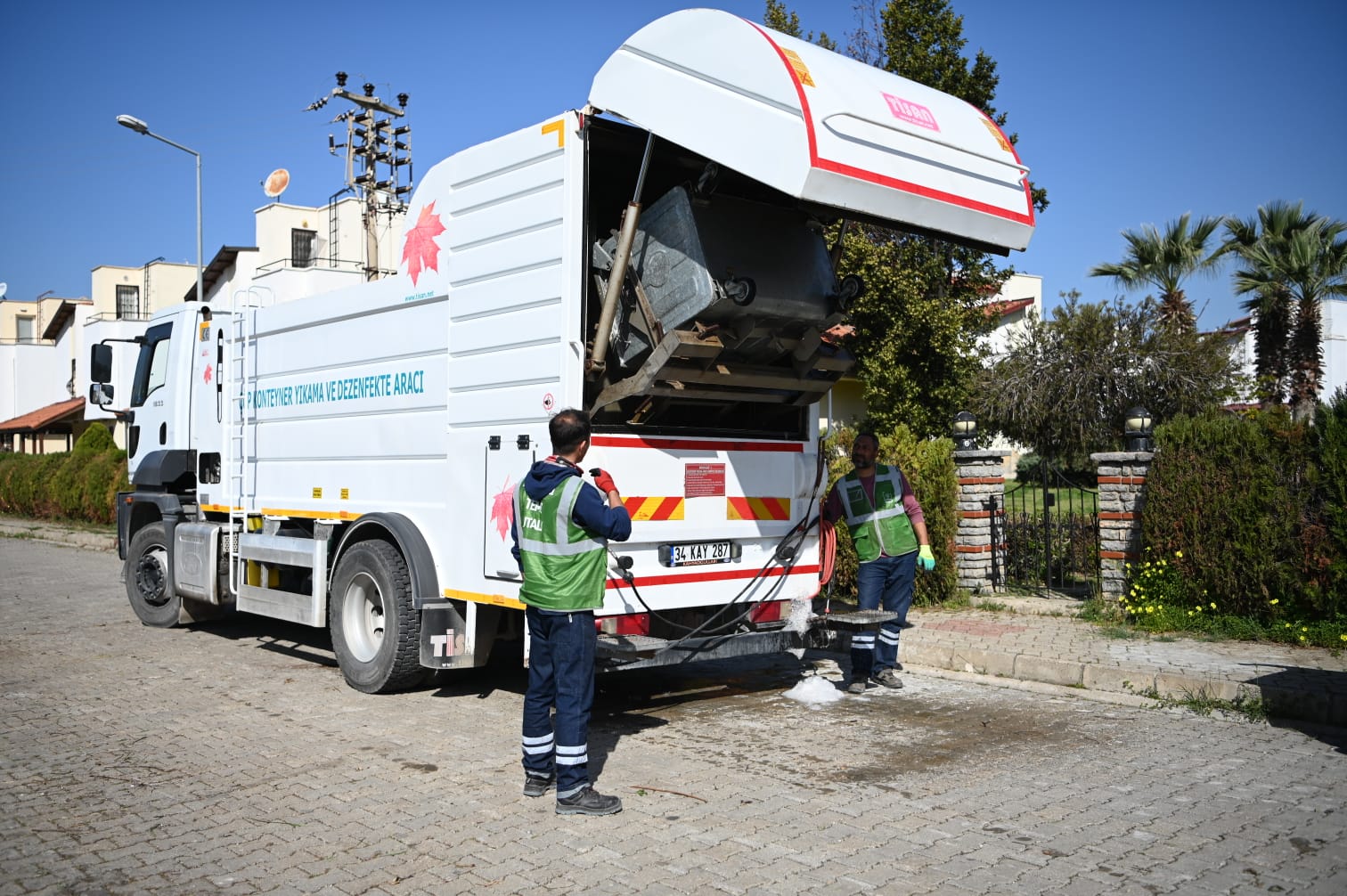 KUŞADASI’NDA BAHAR TEMİZLİĞİ
