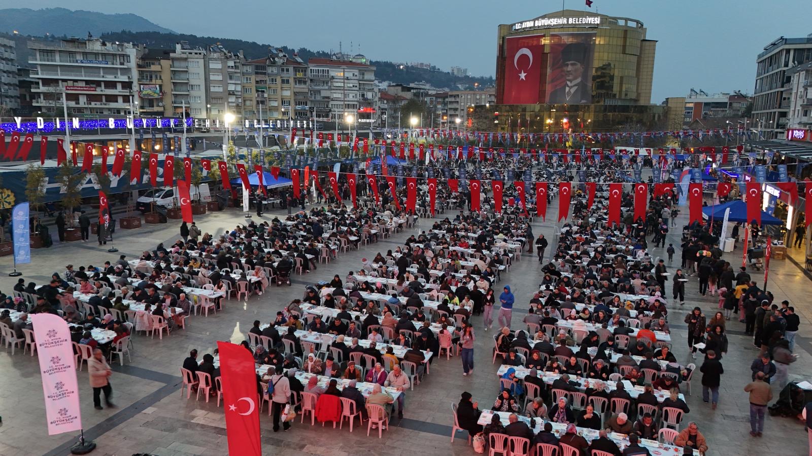 BAŞKAN ÇERÇİOĞLU ON BİNLERCE AYDINLIYI BİRLİK VE BERABERLİK SOFRALARINDA BULUŞTURUYOR