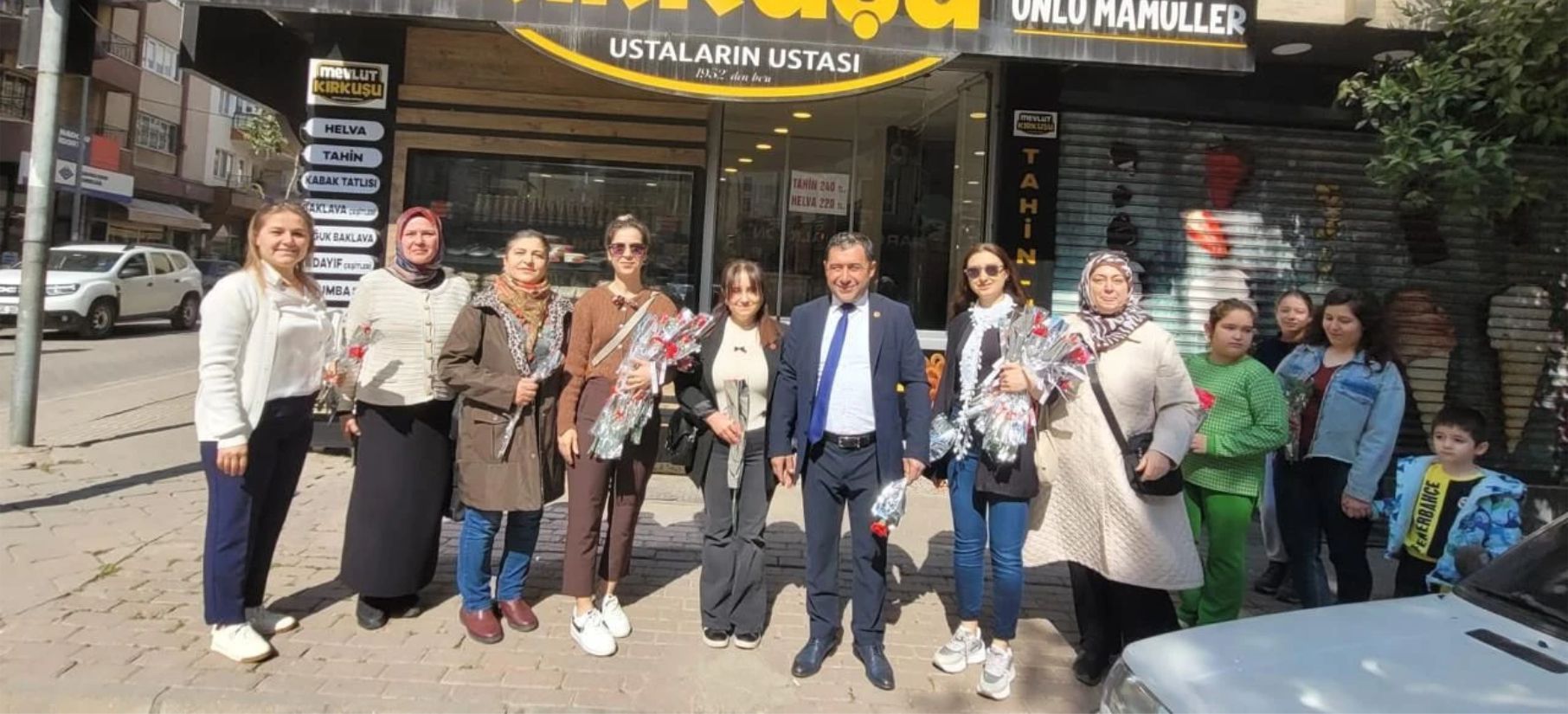 MHP İncirliova, 8 Mart’ta kadınları unutmadı