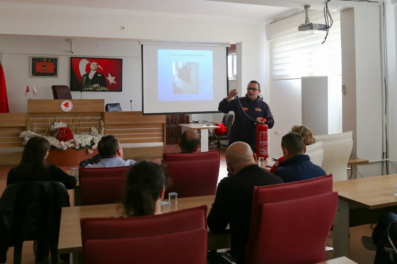 Efeler Belediyesi Personeline Yangın Eğitimi