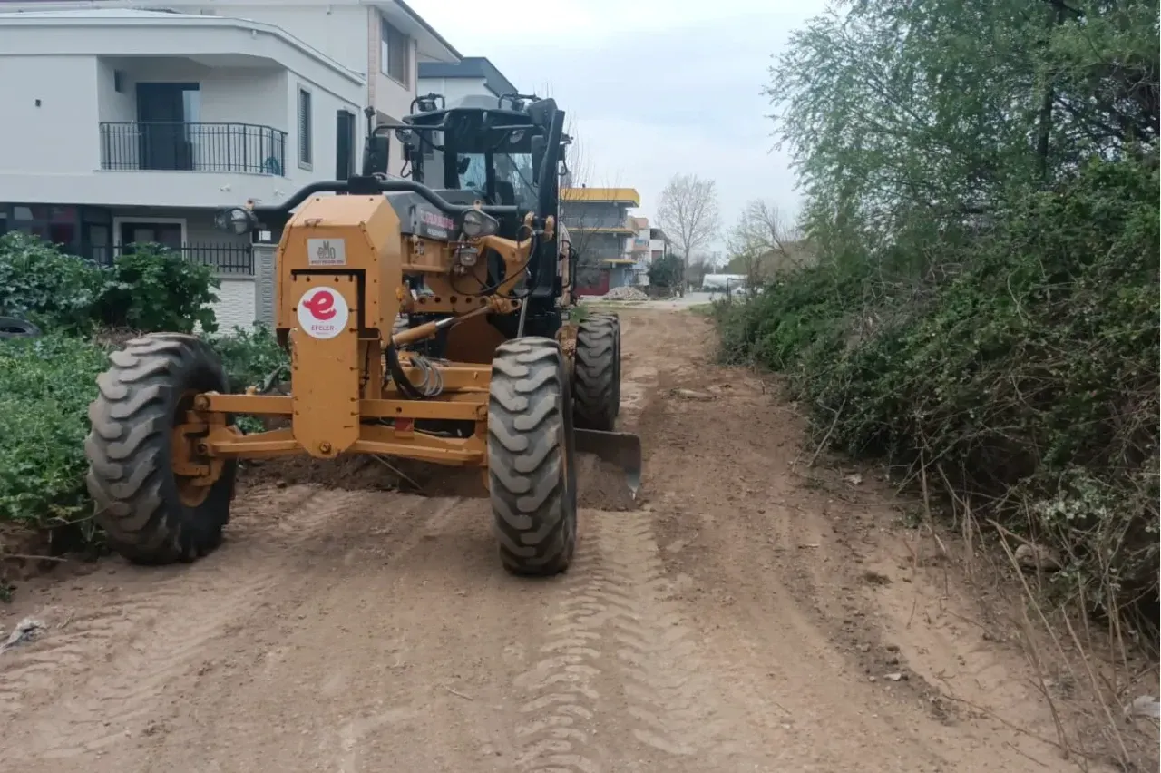 Efeler Belediyesi Yollarda İyileştirme Çalışmalarına Devam Ediyor