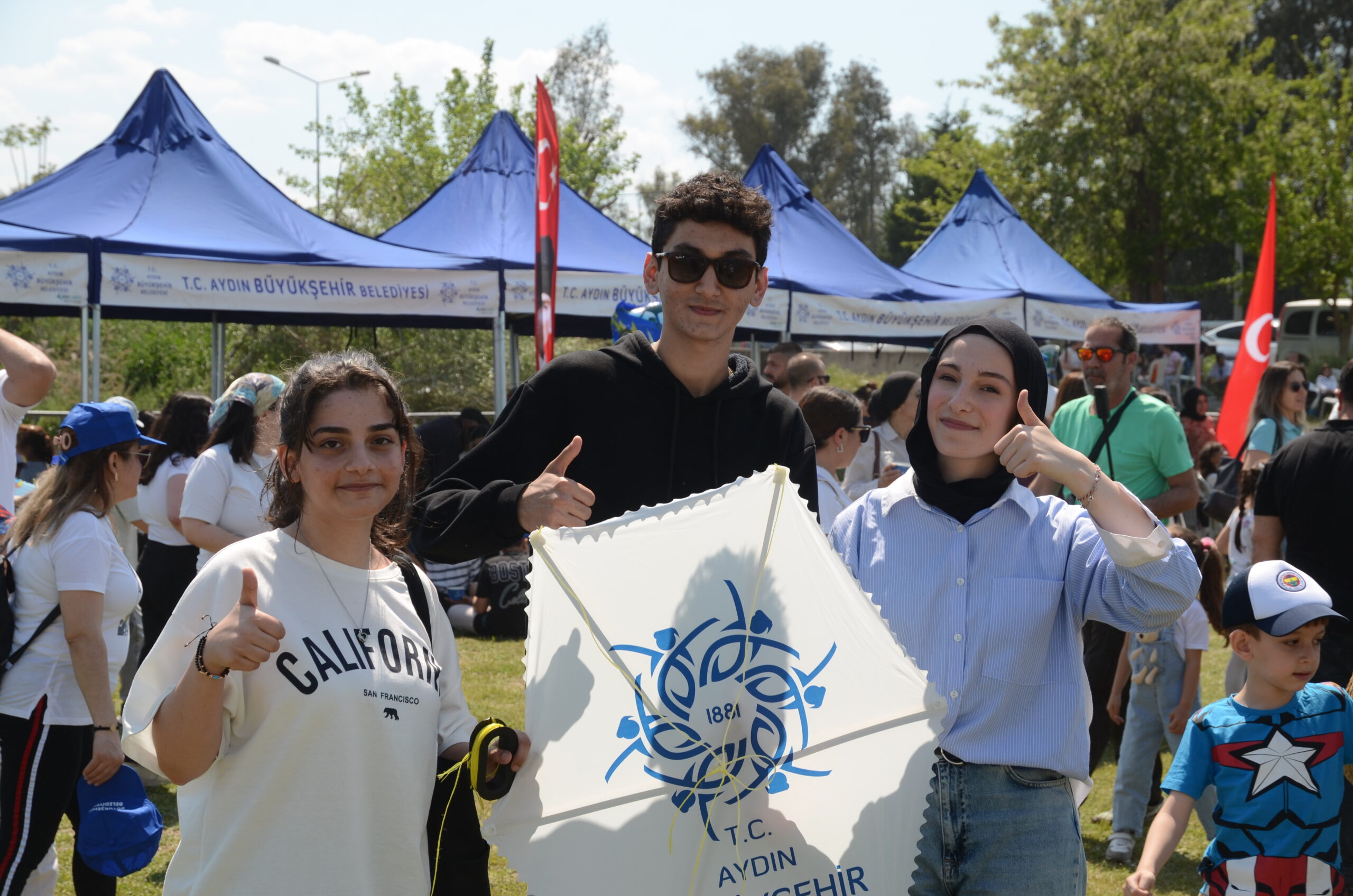 Aydın’da Renkli Uçurtma Şenliği: Çocukların Coşkusu Gökyüzüne Ulaştı!