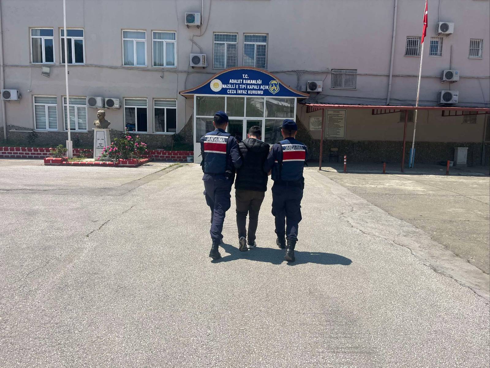 Nazilli’de Dolandırıcılık Suçundan Aranan Şahıs Yakalandı