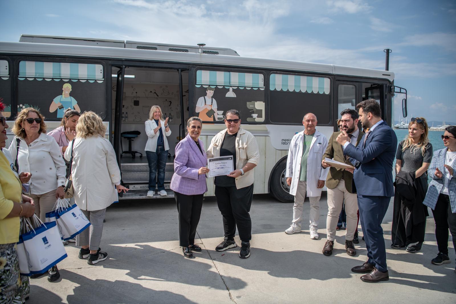 Kuşadalı Gençlere Mobil Barista Otobüsü ile Yeni Meslek Kapısı