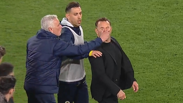 Jose Mourinho’dan Okan Buruk’a müdahale: Burnunu sıktı!