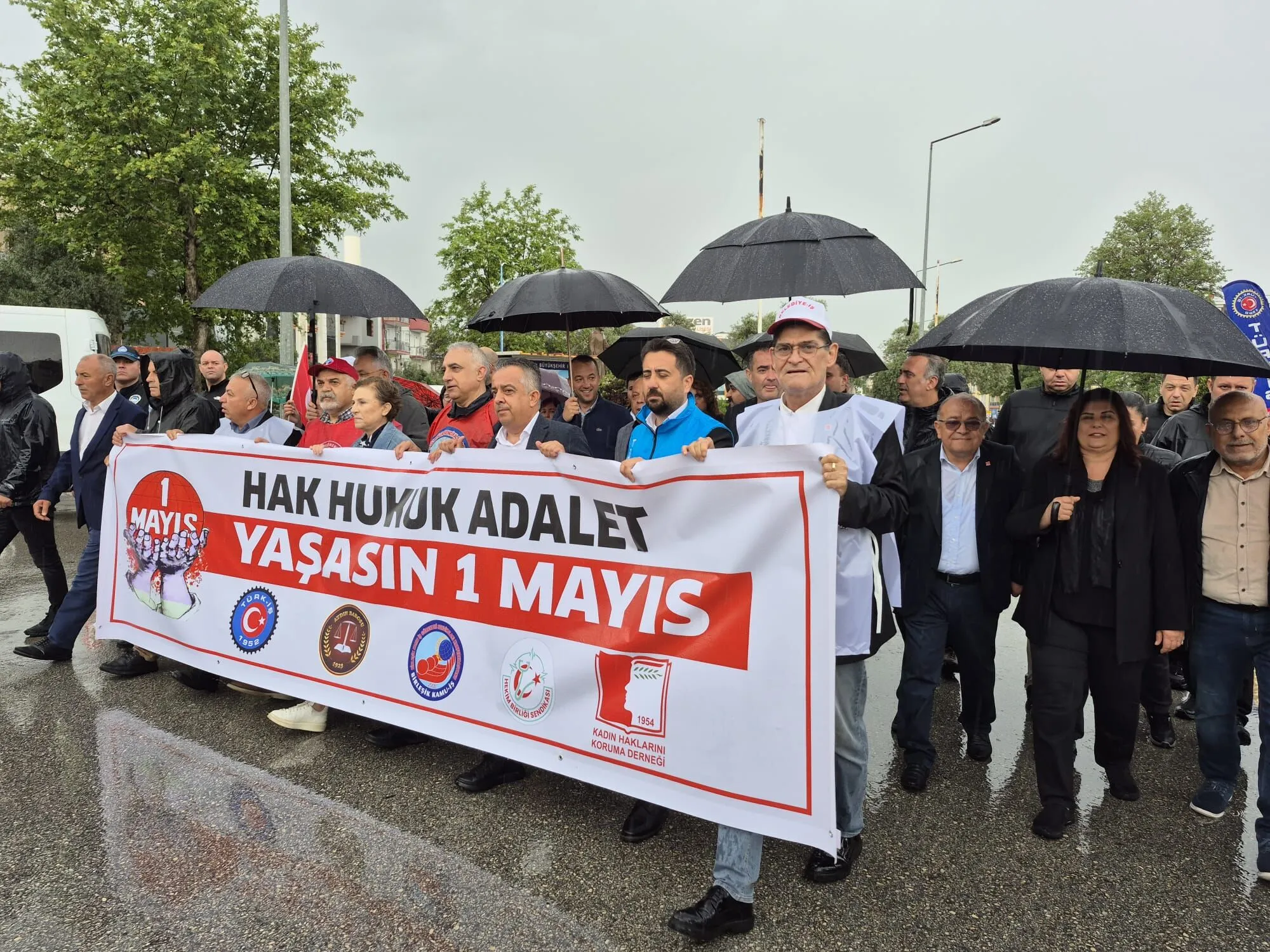 “Yağmura Rağmen Direnen Ruh: Aydın’da Coşkulu 1 Mayıs Kutlamaları”