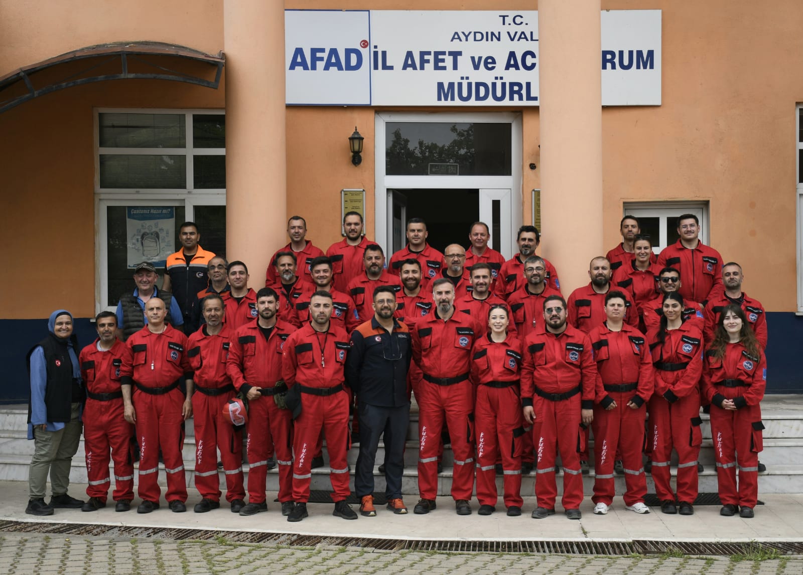 Kuşadası Belediyesi Afetlere Hazır: KUBAK Ekibi AFAD Eğitiminden Geçti”