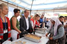 BAŞKAN YETİŞKİN, AŞURE HAYRINDA VATANDAŞLARLA BULUŞTU