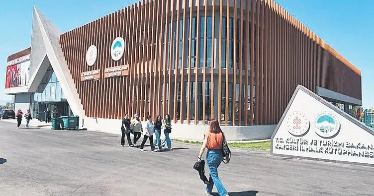 38.7 milyon kitap âşığı kütüphanelere akın ediyor